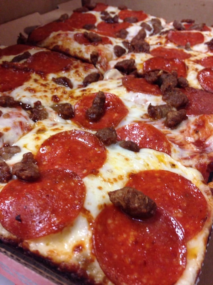 pepperoni and sausage pizza 02.jpg